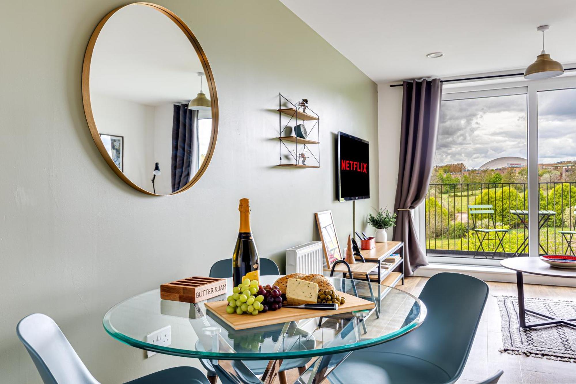 Penthouse Apartment - City Centre - Secure Parking, Balcony, Self-Check-In, Fast Wifi And Smart Tv With Netflix By Yoko Property ミルトン・ケインズ エクステリア 写真