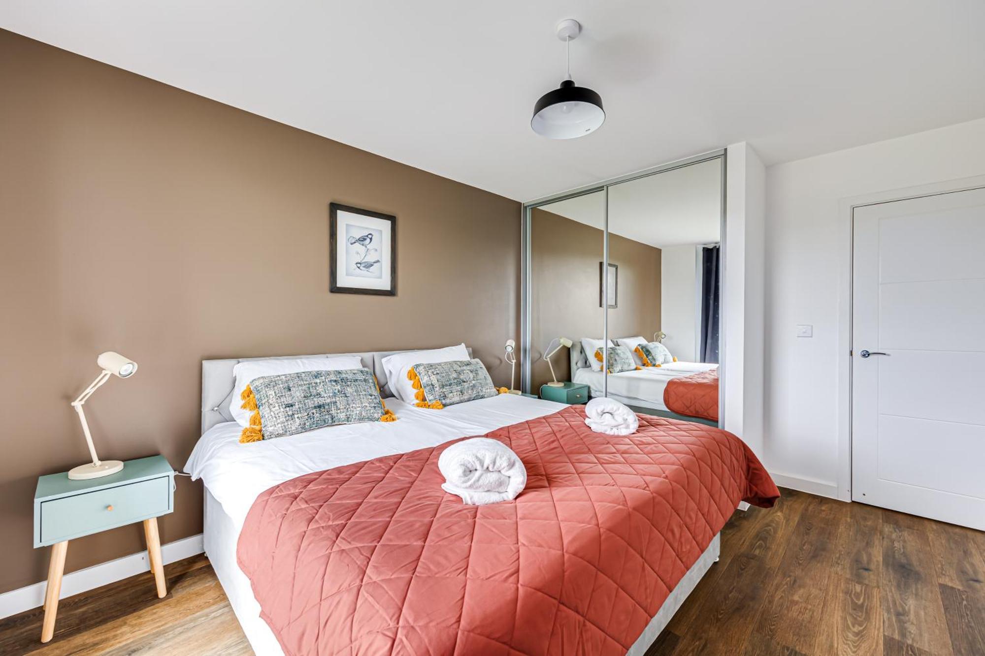 Penthouse Apartment - City Centre - Secure Parking, Balcony, Self-Check-In, Fast Wifi And Smart Tv With Netflix By Yoko Property ミルトン・ケインズ エクステリア 写真