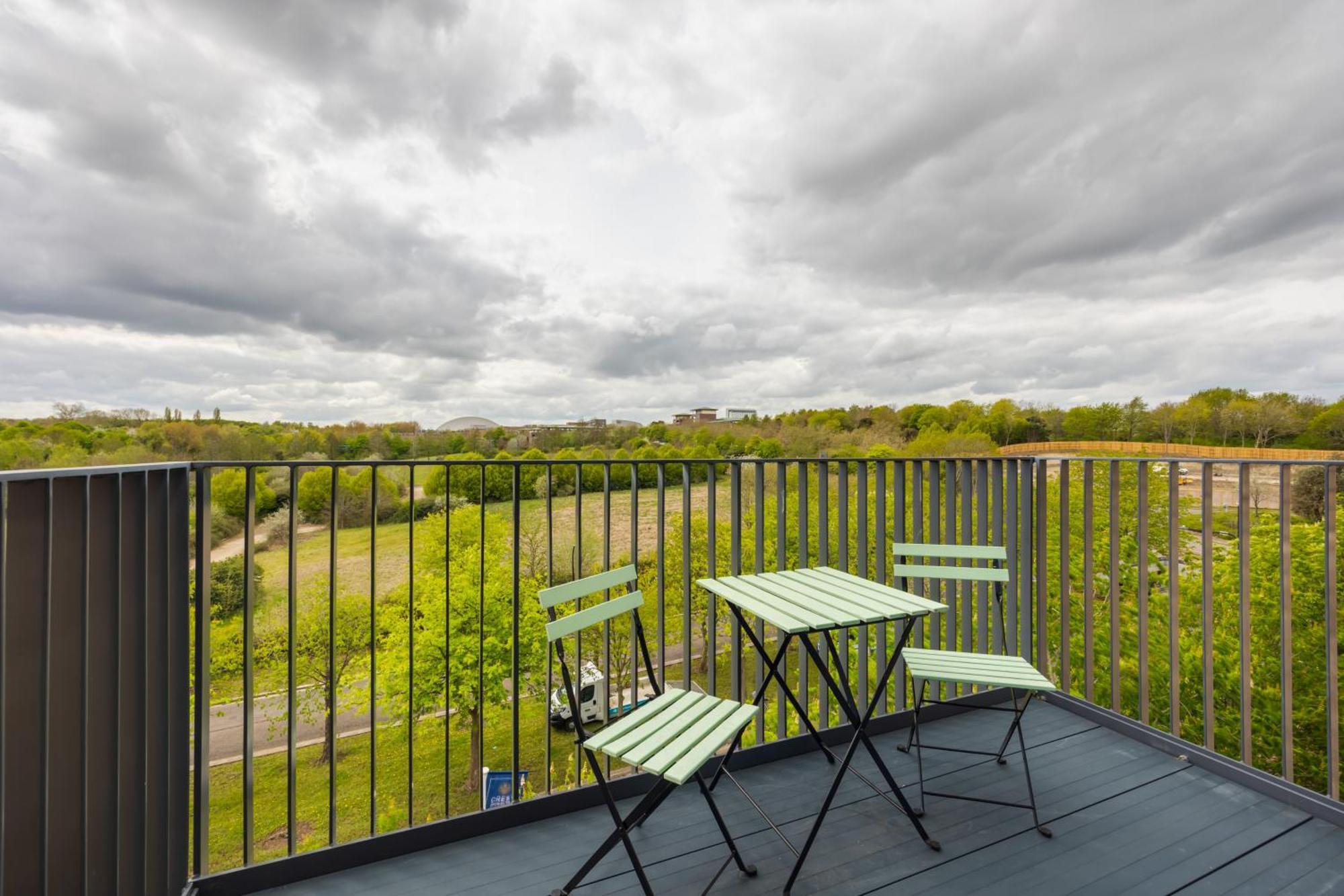 Penthouse Apartment - City Centre - Secure Parking, Balcony, Self-Check-In, Fast Wifi And Smart Tv With Netflix By Yoko Property ミルトン・ケインズ エクステリア 写真