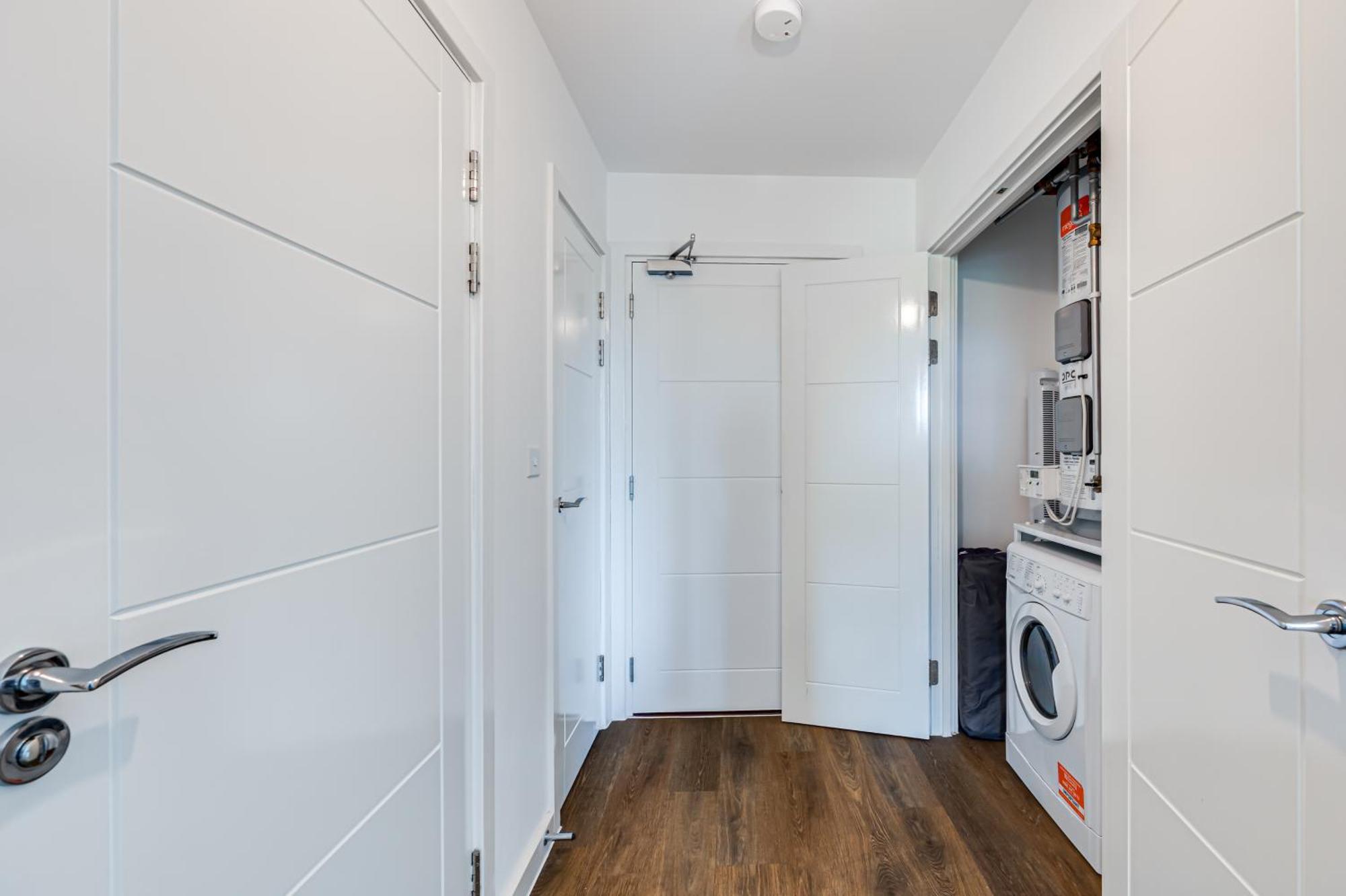 Penthouse Apartment - City Centre - Secure Parking, Balcony, Self-Check-In, Fast Wifi And Smart Tv With Netflix By Yoko Property ミルトン・ケインズ エクステリア 写真