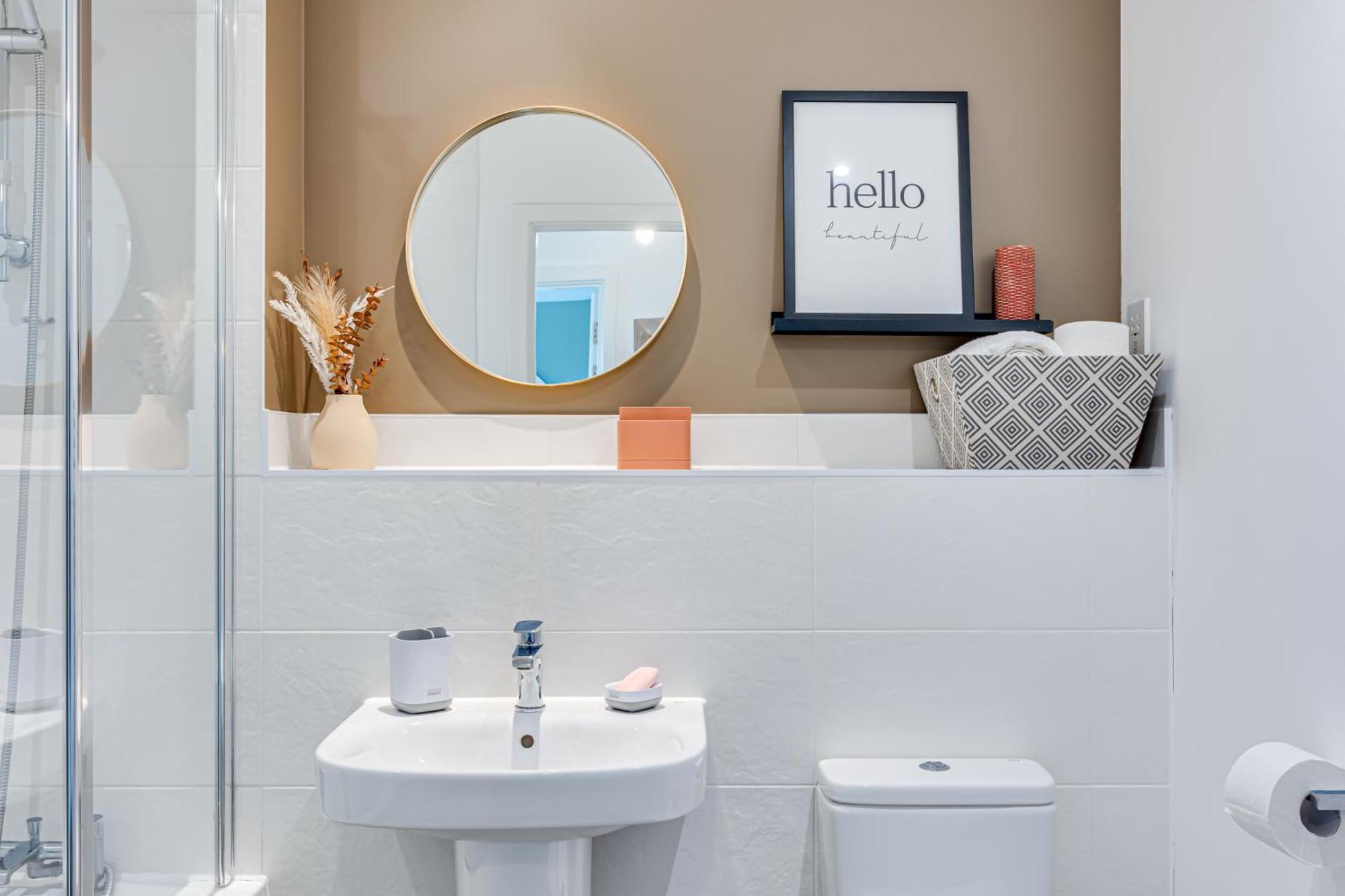Penthouse Apartment - City Centre - Secure Parking, Balcony, Self-Check-In, Fast Wifi And Smart Tv With Netflix By Yoko Property ミルトン・ケインズ エクステリア 写真