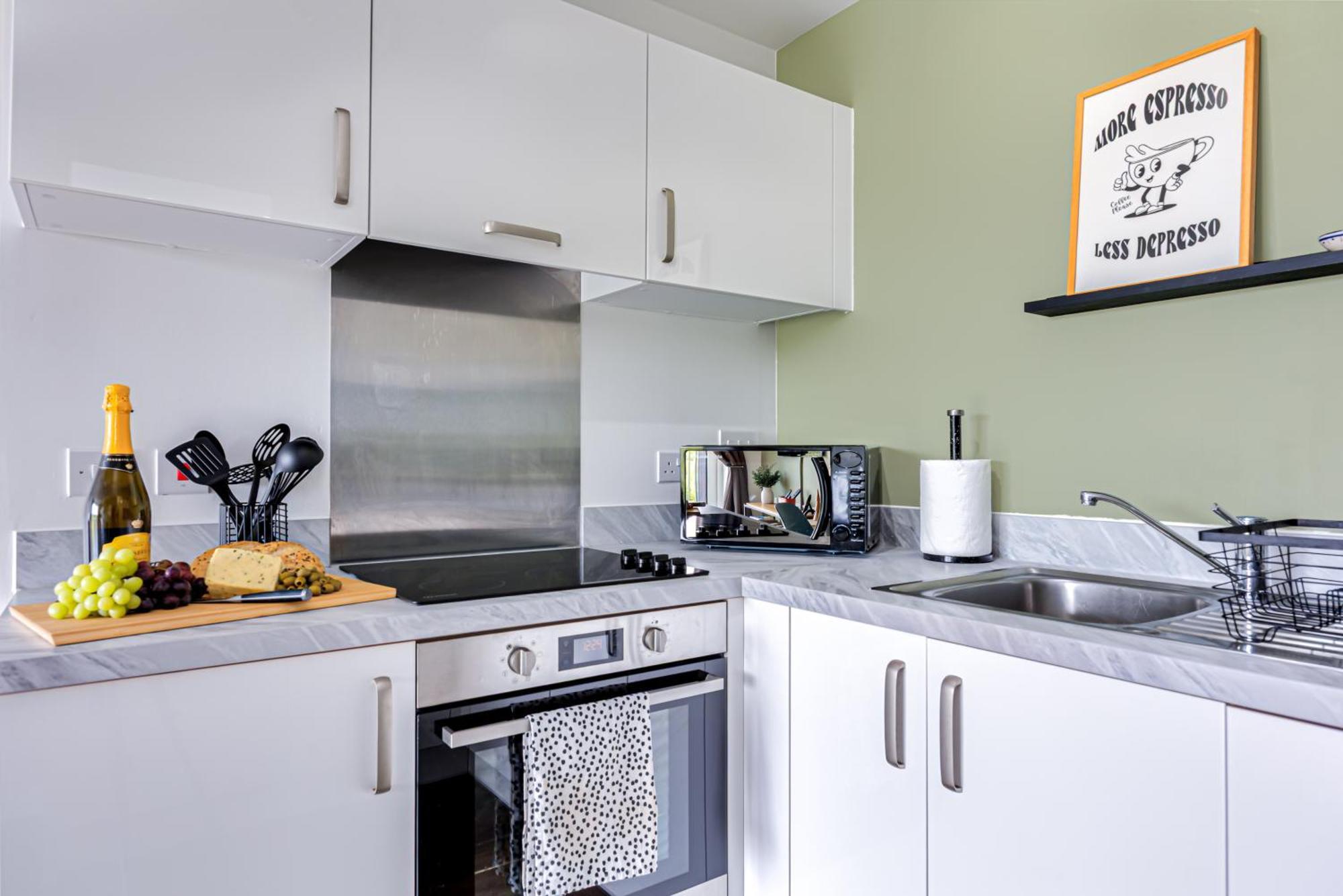 Penthouse Apartment - City Centre - Secure Parking, Balcony, Self-Check-In, Fast Wifi And Smart Tv With Netflix By Yoko Property ミルトン・ケインズ エクステリア 写真